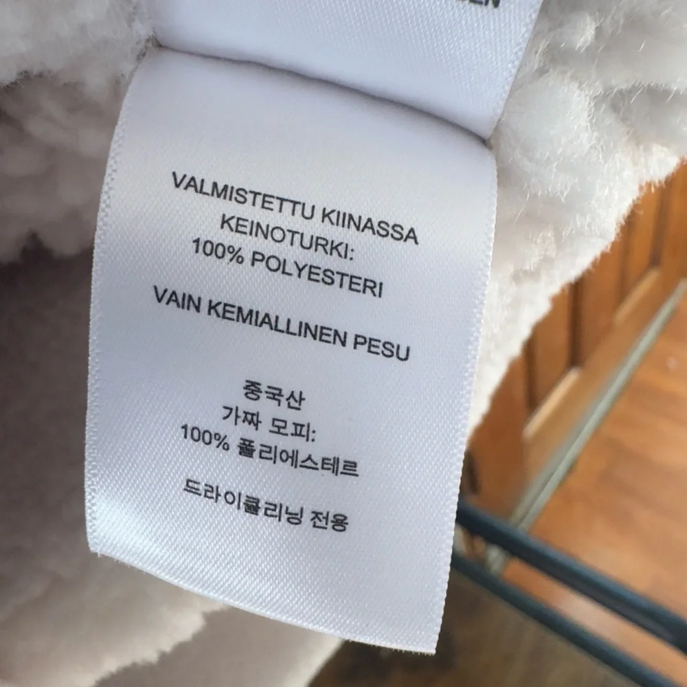 NEW!! UGG  Coat in Cream and Tan Vegan - Picture 5 of 10